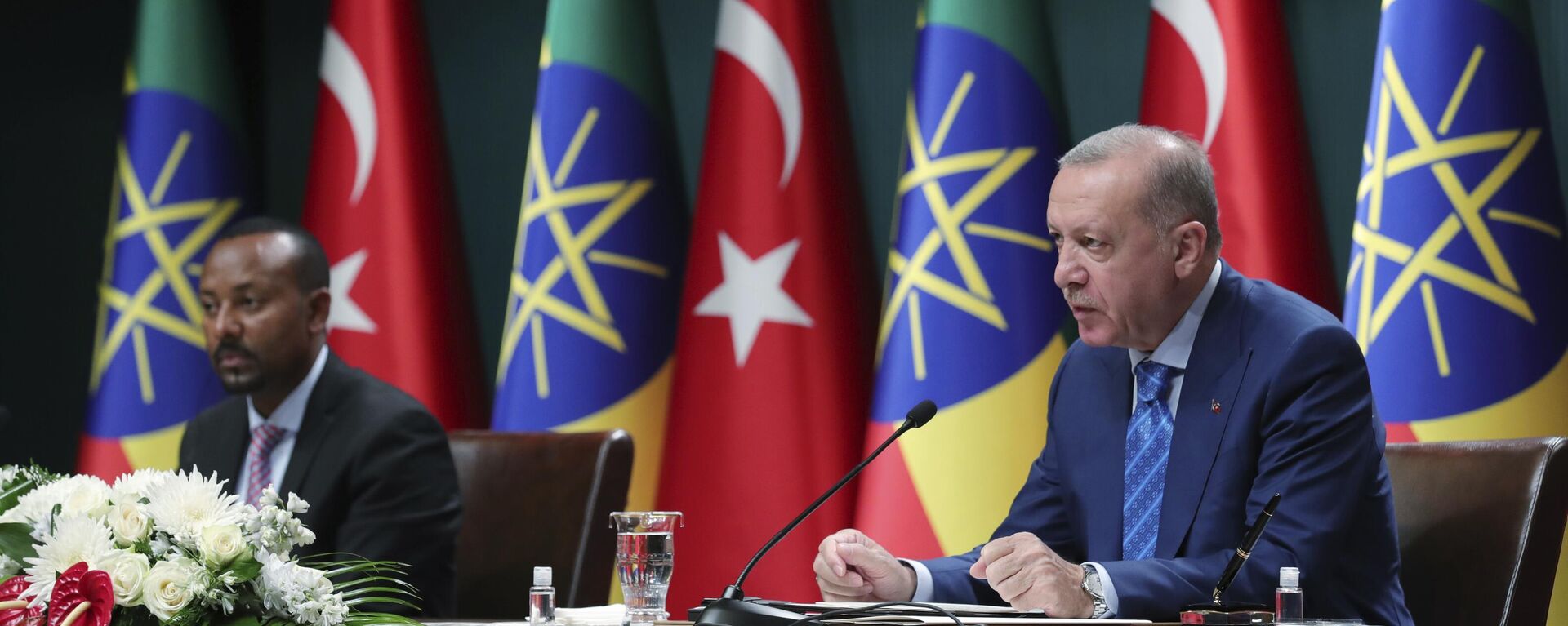 Turkish President Recep Tayyip Erdogan, right, and Ethiopian Prime Minister Abiy Ahmed speak to the media at a joint news conference in Ankara, Turkey, Wednesday, Aug. 18, 2021. - Sputnik Africa, 1920, 12.08.2024