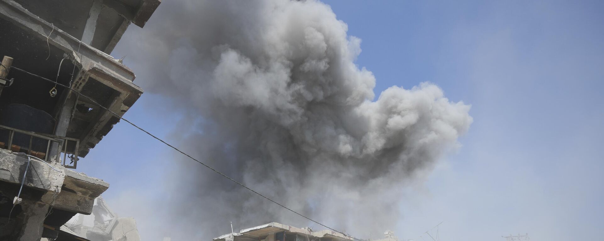 Smoke rises following Israeli bombardments in Khan Younis, Gaza Strip, Monday, July 22, 2024.  - Sputnik Africa, 1920, 17.08.2024