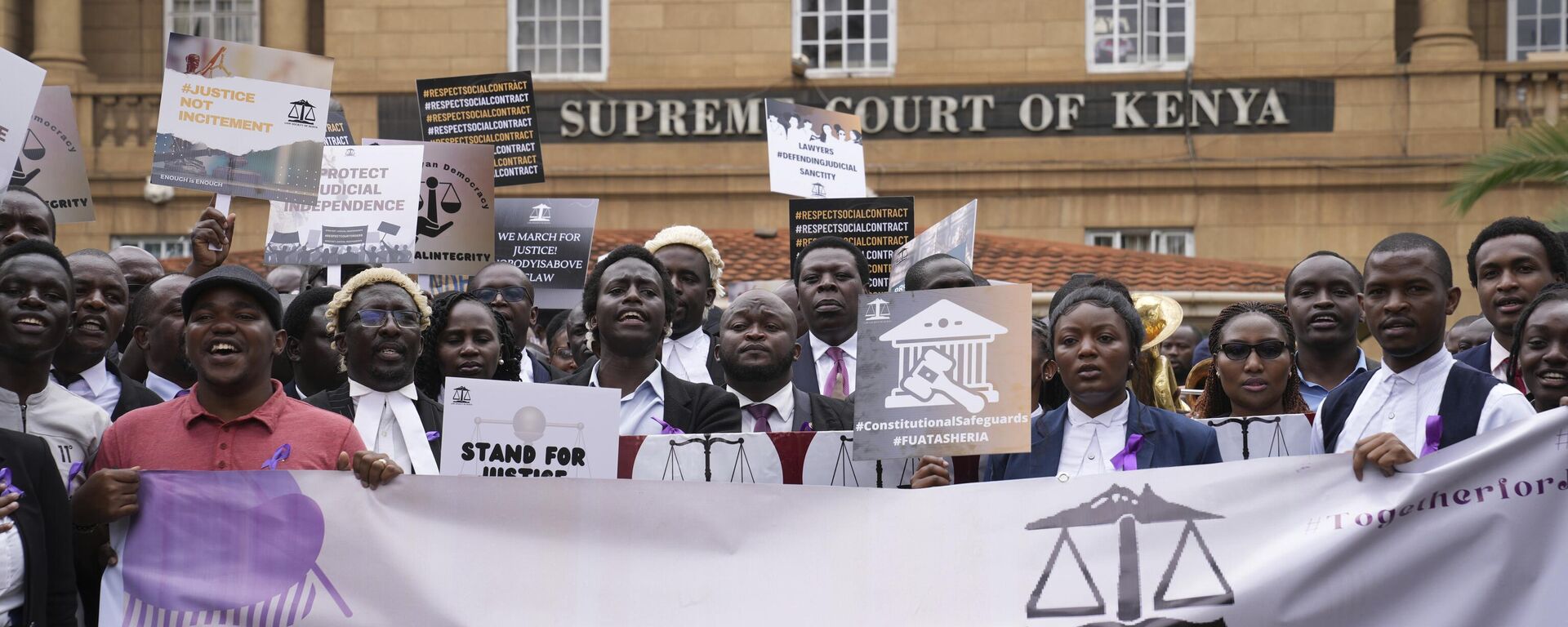 Demonstrators in front of Supreme court of Kenya - Sputnik Africa, 1920, 21.08.2024