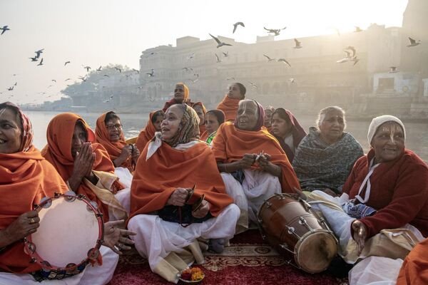 Des veuves parias, série Héro de notre temps, de Rajendra Pandey (Inde). La photographie fait partie des finalistes du concours international de photojournalisme Stenine 2024. - Sputnik Afrique