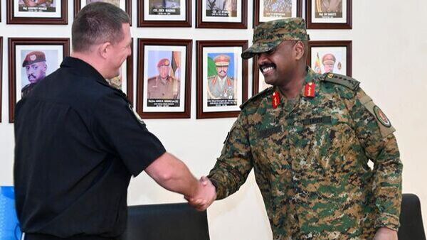 General Muhoozi Kainerugaba holds meeting with delegation from Russian Defense Ministry - Sputnik Africa