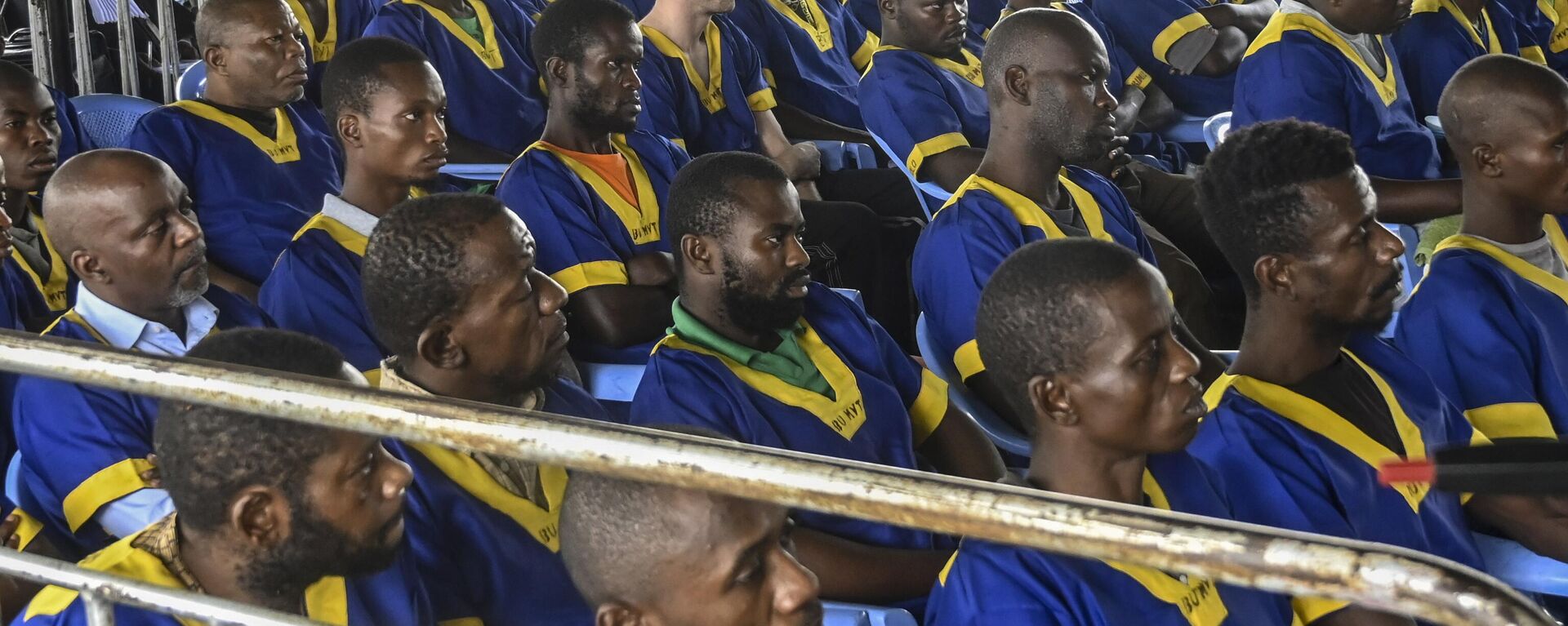 American Tyler Thompson Jr, center top left, sits in court in Kinshasa with 52 other defendants, Friday, June 7, 2024. - Sputnik Africa, 1920, 28.08.2024