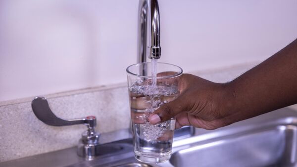 Drinking water from the faucet - Sputnik Africa