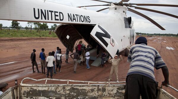 A World Food Programme (WFP) truck backs up to load food items from a recently landed UN helicopter, in Yida camp, South Sudan - Sputnik Africa