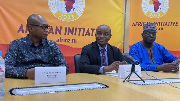 Abdoulkadri Hama Assah and Boubacar Soumana Garanke at a press conference organized by the African Initiative news agency. - Sputnik Africa