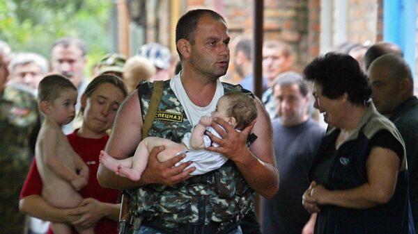 A special forces soldier carries a child after the liberation of a school in Beslan from terrorists - Sputnik Africa