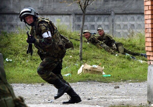 Alfa commando takes a position at a seized school in Beslan, North Ossetia, in this Friday, Sept. 3, 2004  photo. - Sputnik Africa