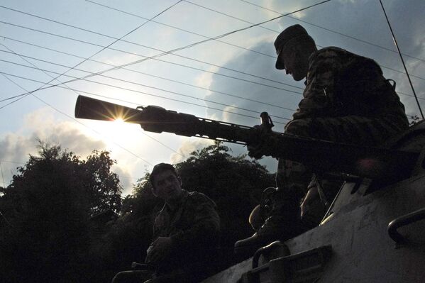 Russian soldiers sit on APC  not far from the school seized by attackers in Beslan, North Ossetia, Wednesday, Sept. 1, 2004.  - Sputnik Africa