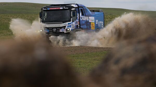 KAMAZ-master team drivers Bogdan Karimov, Dmitry Nikitin and Almaz Akhmedov (crew 306) on the distance of the 10th stage of the Silk Way Rally 2024 Tomsk - Ulaanbaatar (section of the Bayankhongor - Mandalgobi route) - Sputnik Africa