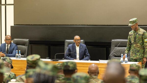 President Kagame during a meeting with generals and senior officers of the Rwanda Defense Forces. - Sputnik Africa