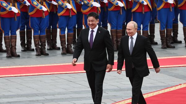 Les Présidents russe et mongol, Vladimir Poutine et Ukhnaagiin Khürelsükh, à Oulan-Bator, le 3 septembre 2024. Le dirigeant russe est arrivé en Mongolie avec une visite d'État - Sputnik Afrique