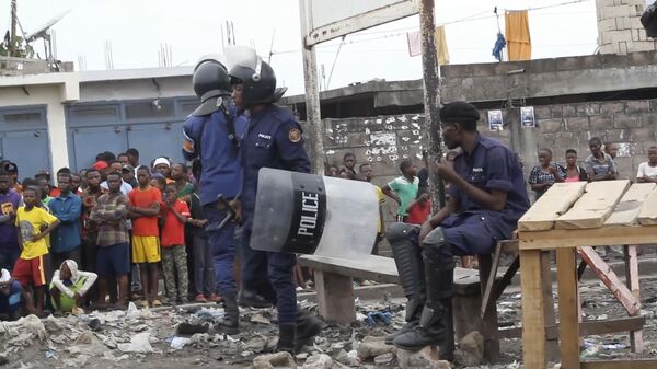 This image made from video shows police officers outside Makala prison in Kinshasa, Democratic Republic of the Congo, following an attempted jailbreak in Congo's main prison Monday Sept. 2, 2024. (AP Photo) - Sputnik Afrique