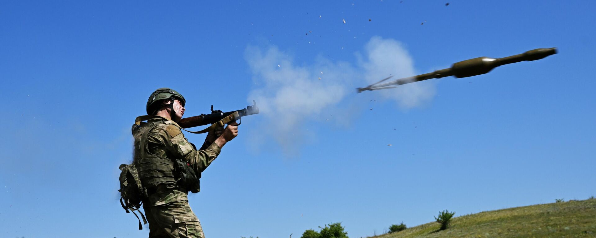 Russian serviceman of the Central Military District's assault unit takes part in a combat training in the Avdeyevka area - Sputnik Africa, 1920, 03.09.2024