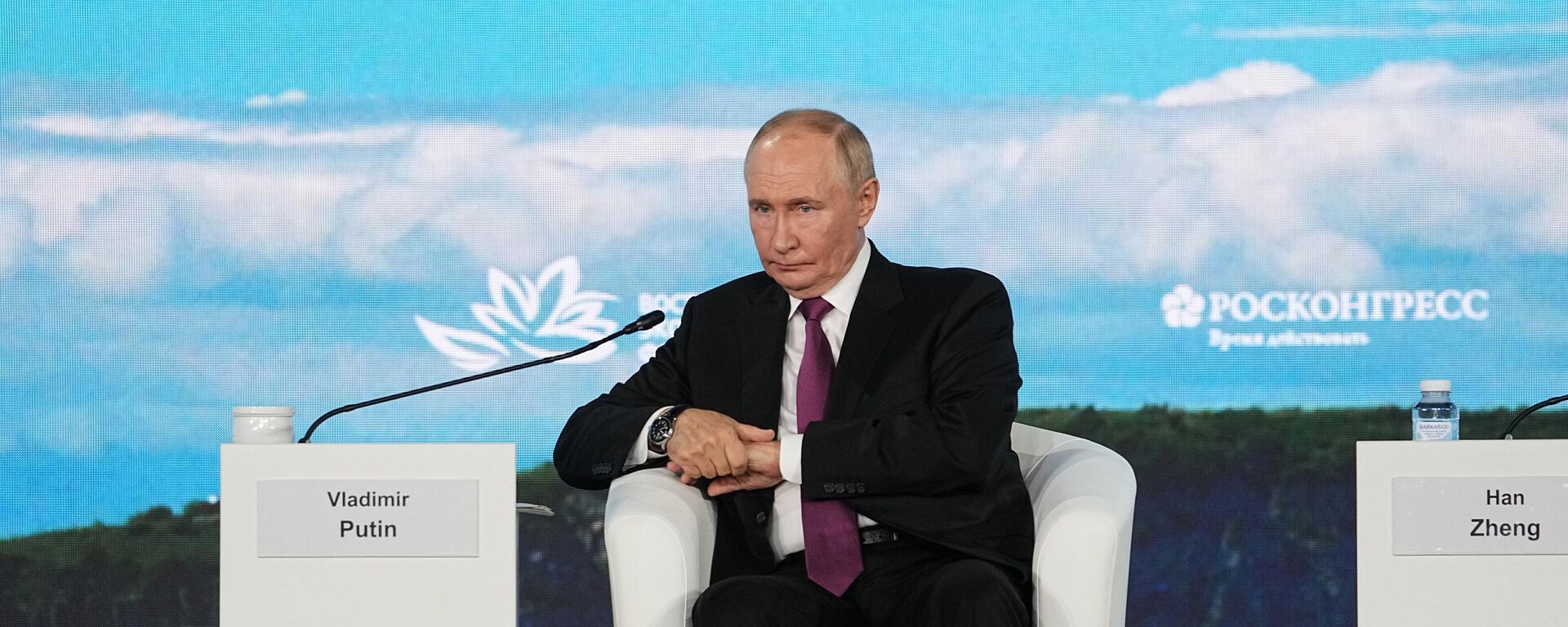 Russian President Vladimir Putin at the plenary session of the VIII Eastern Economic Forum. - Sputnik Africa, 1920, 05.09.2024