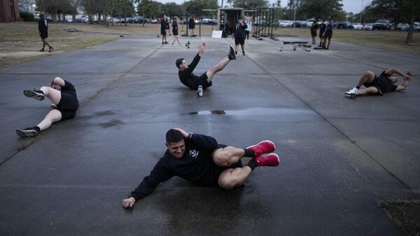 Army Staff Sgt. Daniel Murillo conducts physical training at Ft. Bragg on Wednesday, Jan. 18, 2023, in Fayetteville, N.C. - Sputnik Africa