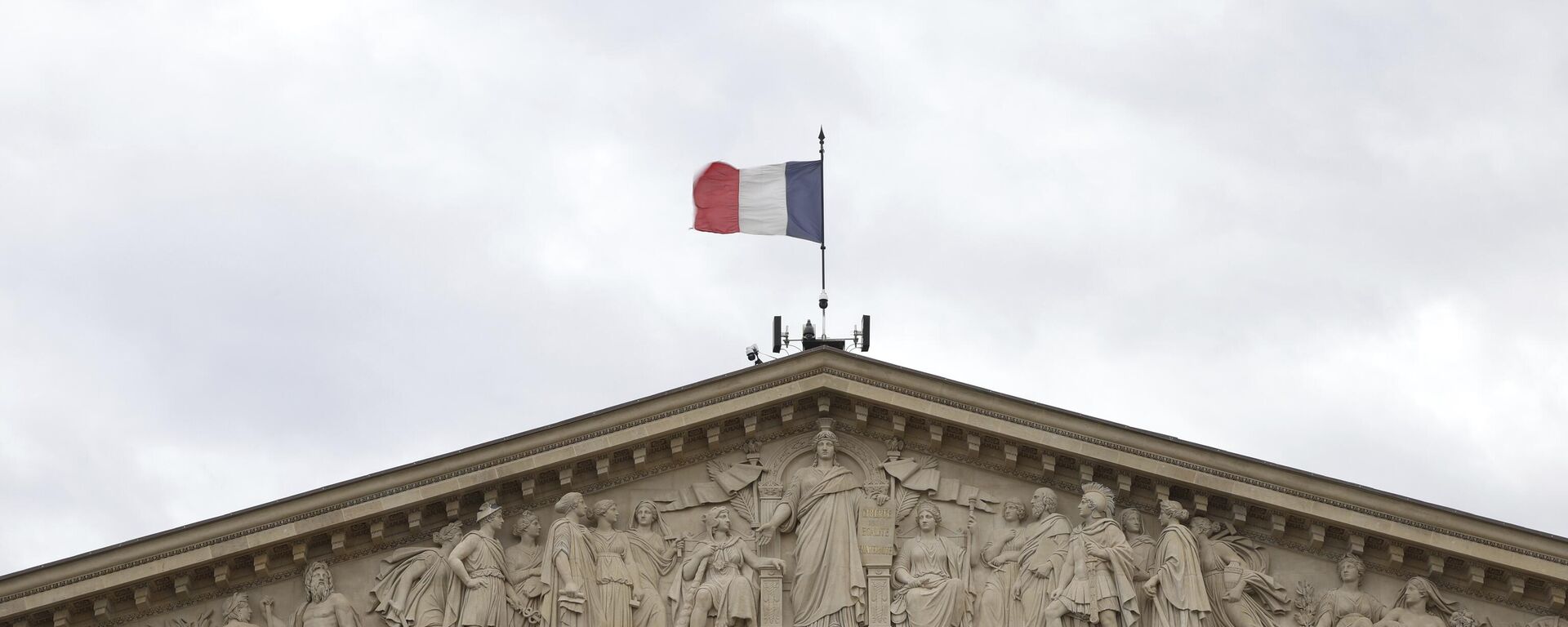 The French flag flies atop the National Assembly during the second round of the legislative elections, Sunday, July 7, 2024 in Paris. - Sputnik Africa, 1920, 06.09.2024