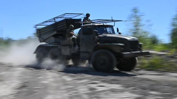 Russian servicemen of the Central Military District ride a BM-21 Grad multiple rocket launcher to a position amid Russia's military operation in Ukraine - Sputnik Africa