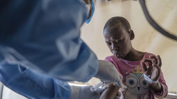 A health worker attends to an mpox patient, at a treatment center in Munigi, eastern Congo, Aug. 19, 2024. - Sputnik Africa