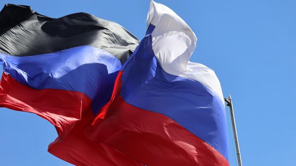 Flags of Russia and DPR. - Sputnik Africa