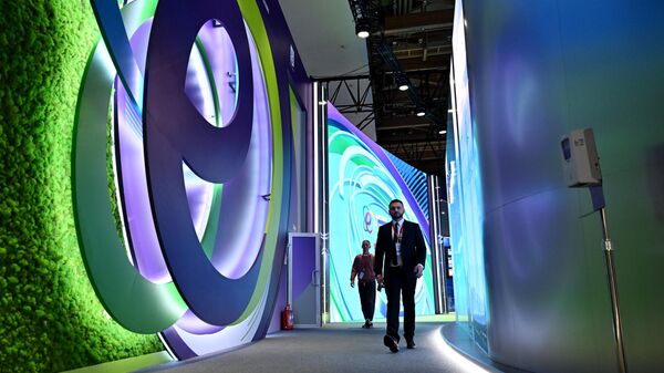 Participants of the International Forum Russian Energy Week in the Central Exhibition Hall Manege in Moscow. - Sputnik Africa