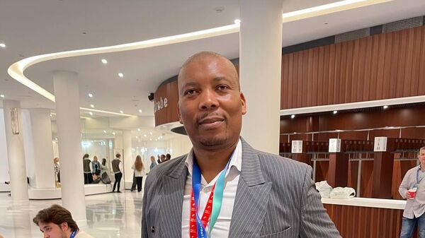 Sthembiso Elton Nkomo, director of Abalandi Holdings, a South African company, at the BRICS Urban Future Forum. - Sputnik Afrique