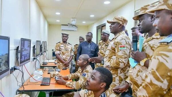 Lancement d'un centre de formation en pilotage de drones civils à Ouagadougou - Sputnik Afrique