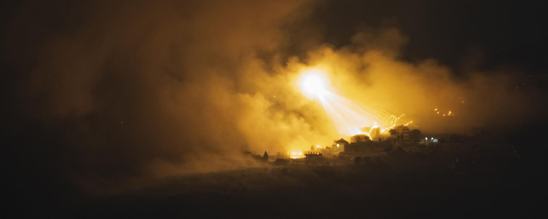 Israeli shelling hits an area in southern Lebanon as seen from northern Israel, early Tuesday, Oct. 1, 2024. - Sputnik Africa, 1920, 01.10.2024