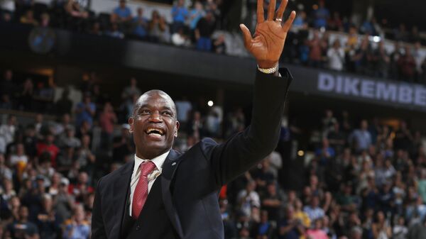 Retired Denver Nuggets center Dikembe Mutombo waves to the crowd as his jersey number was retired by the team during halftime of the Nuggets' NBA basketball game against the Portland Trail Blazers on Saturday, Oct. 29, 2016, in Denver.  - Sputnik Africa