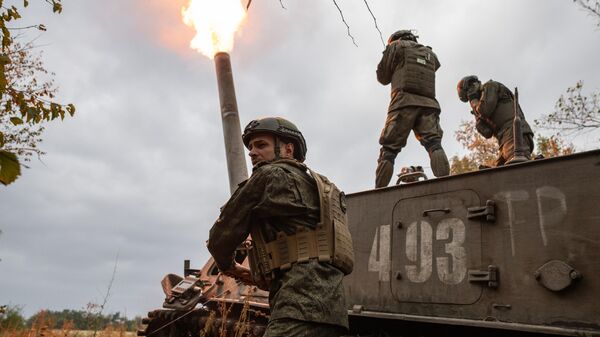 Russian servicemen of the 17th Guards Artillery Brigade of the 3rd Army Corps fire a 2S4 Tyulpan (Tulip) self-propelled heavy mortar towards Ukrainian positions in the course of Russia's military operation in Ukraine, in Russia. - Sputnik Africa