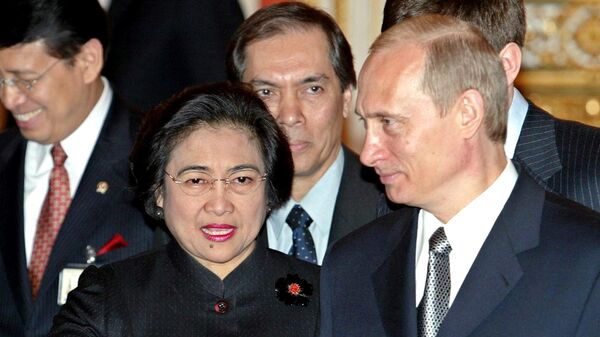 Russian President Vladimir Putin, right, and visiting Indonesian President Megawati Sukarnoputri speak during their meeting in the Moscow Kremlin, Monday, April 21, 2003 - Sputnik Africa