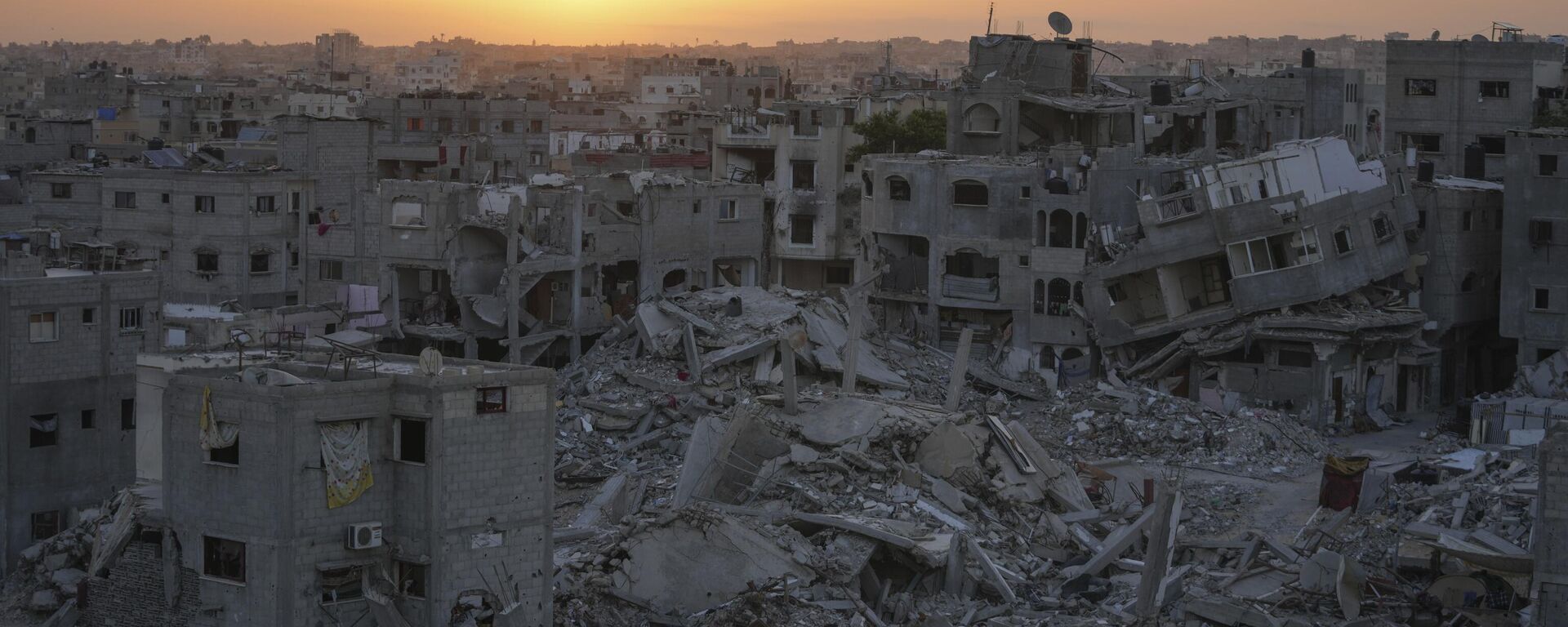 Destruction left by the Israeli air and ground offensive is seen in Khan Younis, Gaza Strip, Friday, Sept. 13, 2024. - Sputnik Africa, 1920, 07.10.2024