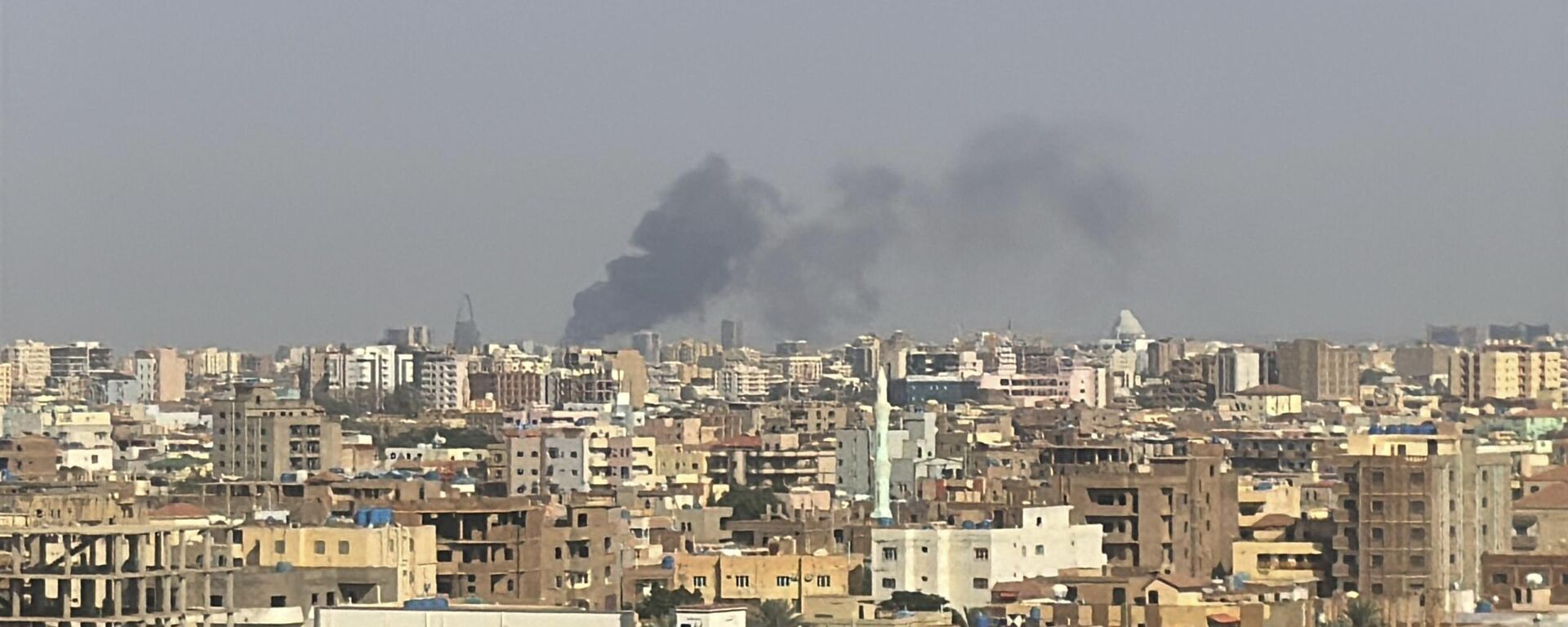 This grab from video shows smoke rising over Khartoum, Sudan on Thursday Sept. 26, 2024, after Sudan’s military started an operation to take areas of the capital from its rival, the paramilitary Rapid Support Forces.  - Sputnik Africa, 1920, 03.12.2024