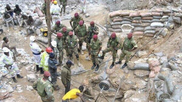 Rescue efforts are underway after a mine pit collapsed in Zambia's Mumbwa District - Sputnik Africa