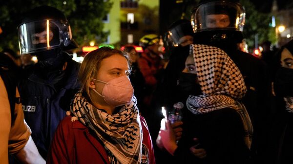 Activist Greta Thunberg, left, attends a pro-Palestinian rally in Berlin, Monday, Oct. 7, 2024. - Sputnik Africa