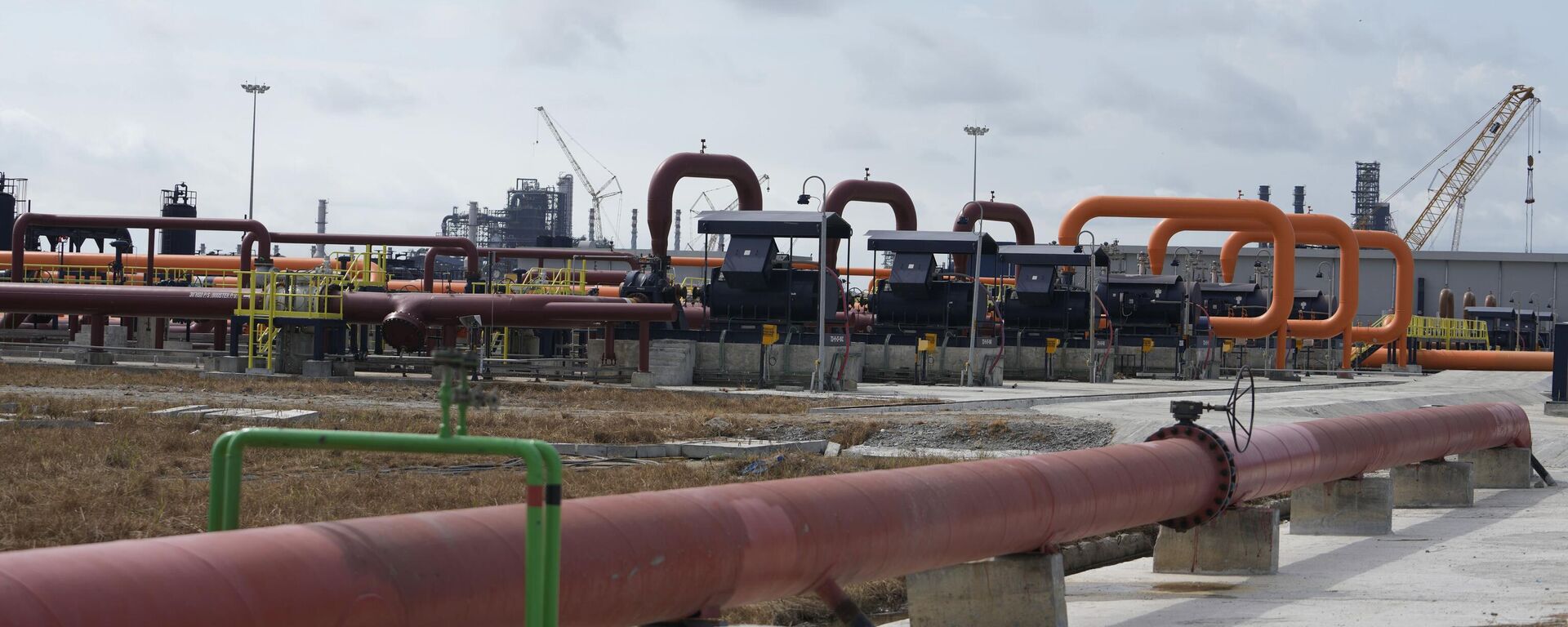 Oil pipelines, seen during the opening ceremony of Africa’s biggest oil refinery in Lagos, Nigeria, Monday, May 22, 2023. - Sputnik Africa, 1920, 09.10.2024