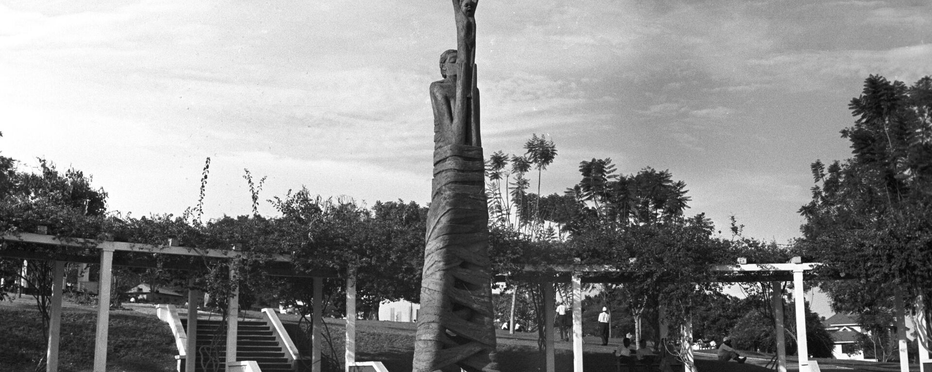 Independence Monument at the entrance to Kampala City Park. - Sputnik Africa, 1920, 09.10.2024