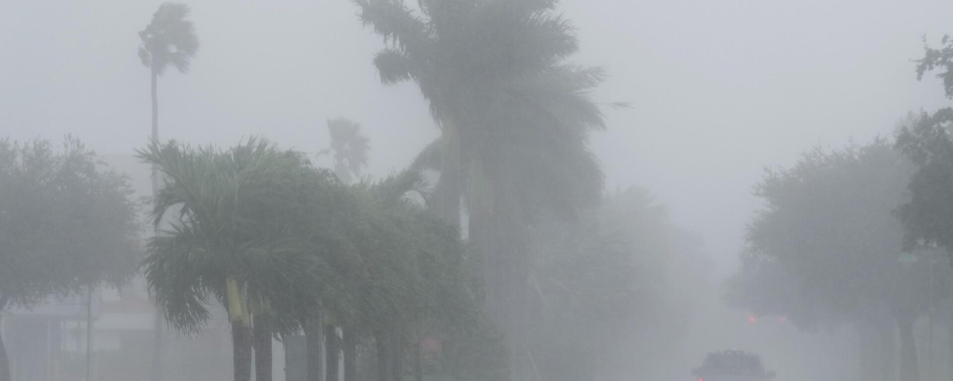 A Lee County Sheriff's officer patrols the streets of Cape Coral, Florida, as heavy rain falls ahead of Hurricane Milton, Wednesday, Oct. 9, 2024. - Sputnik Africa, 1920, 15.12.2024
