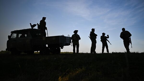 Russian servicemen of the mortar unit are seen at a position - Sputnik Africa