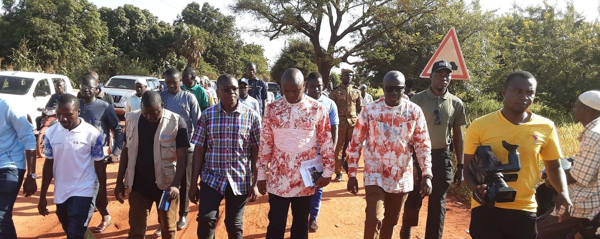 Governor of the Northern Burkinabe Region Issouf Ouédraogo Visits a Farm - Sputnik Africa, 1920, 13.10.2024