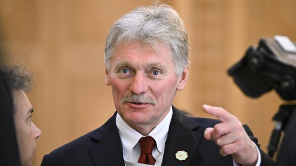 Press Secretary of the Russian President Dmitry Peskov before the plenary session of the international forum - Sputnik Africa