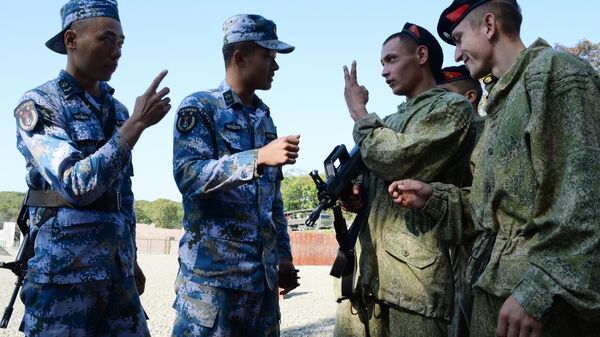 Marines of the Russian and Chinese armies at a joint Russian-Chinese training session at the Gornostay training ground in the Primorsky Territory. The training is part of the land phase of the Maritime Cooperation 2017 exercise. - Sputnik Africa