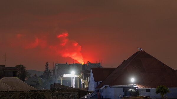 The view of erupting Nyamulagira and Nyiragongo volcanoes from Goma, the DRC - Sputnik Africa