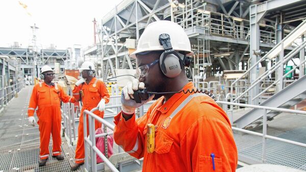 Shell Petroleum Development Company of Nigeria workers - Sputnik Africa