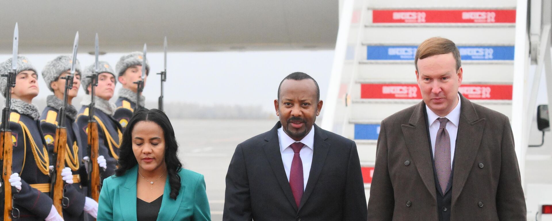 Welcoming Ethiopian Prime Minister Abiy Ahmed Ali at Kazan International Airport. He has arrived for the 16th BRICS Summit. - Sputnik Africa, 1920, 22.10.2024