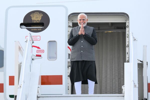 Indian Prime Minister Narendra Modi, arriving to participate in the 16th BRICS Summit, during a welcoming ceremony at Kazan airport. - Sputnik Africa