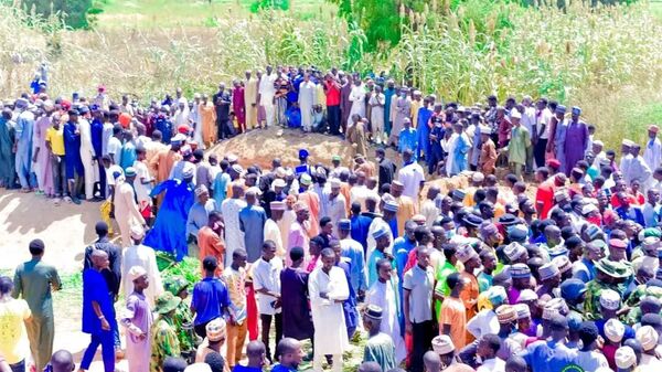 A mass burial for the victims of a gasoline tanker explosion held on October 16 in Majiya. - Sputnik Africa