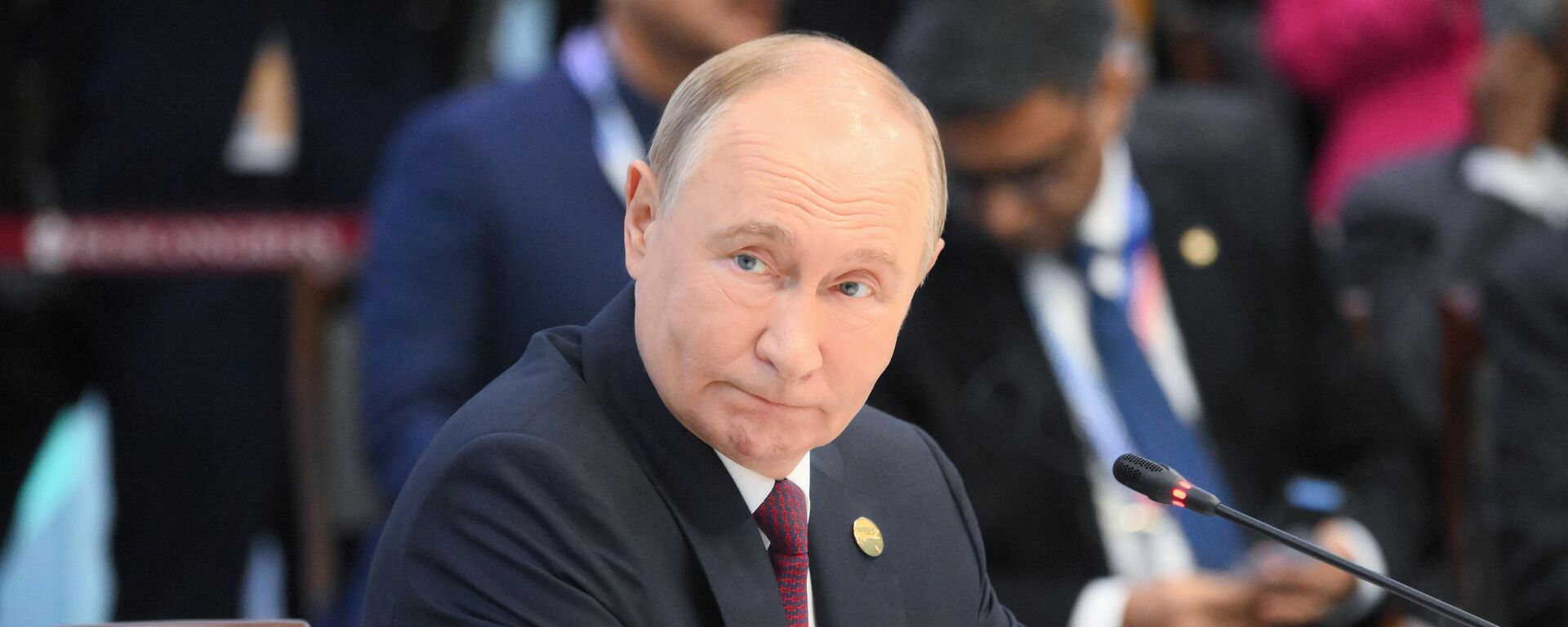 Vladimir Putin on the sidelines of the 16th BRICS Summit in Russia's Kazan - Sputnik Africa, 1920, 23.10.2024