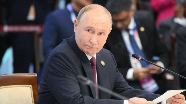 Vladimir Putin on the sidelines of the 16th BRICS Summit in Russia's Kazan - Sputnik Africa