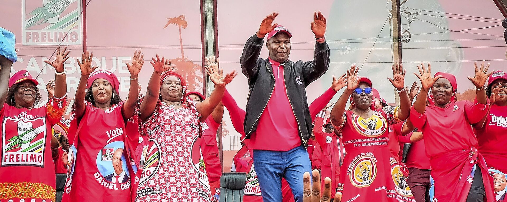 Supporters take part in a ruling party rally for presidential candidate Daniel Chapo, center, ahead of elections, in Maputo, Mozambique, Sunday, Oct. 6, 2024 - Sputnik Africa, 1920, 25.10.2024