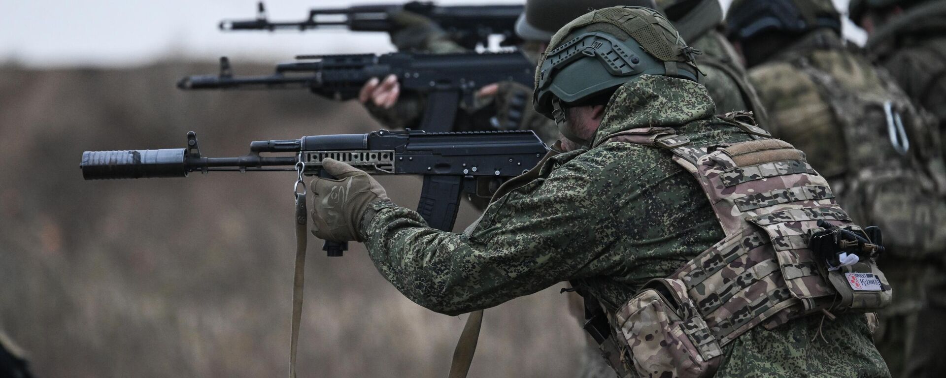 Servicemen of the 1430th Guards Motorized Rifle Regiment of the Russian Armed Forces during shooting training in the Zaporizhzhya direction in the special military operation zone. - Sputnik Africa, 1920, 28.10.2024